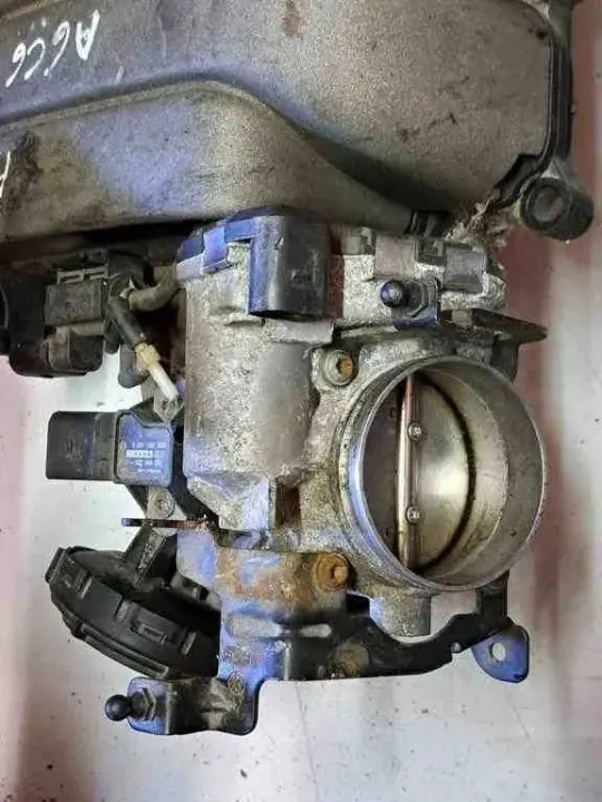 Collecteur d'admission OEM 8599201 pour Audi A6 Avant 3.2L image 3