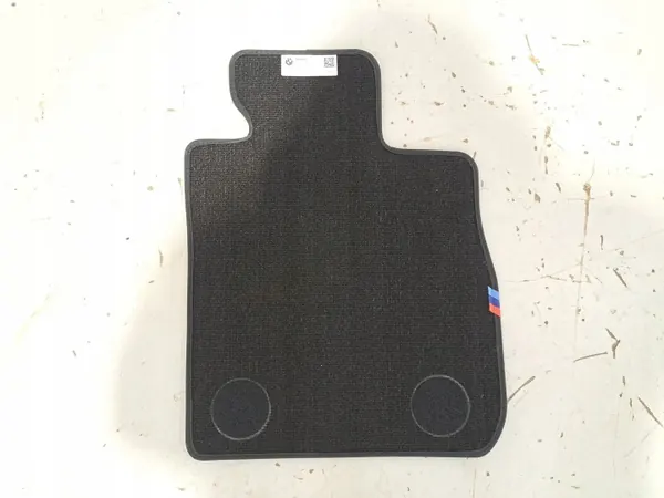 Tapis auto BMW M8 OEM 8094389 - État utilisé image 3