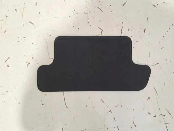 Tapis auto BMW M8 OEM 8094389 - État utilisé image 8