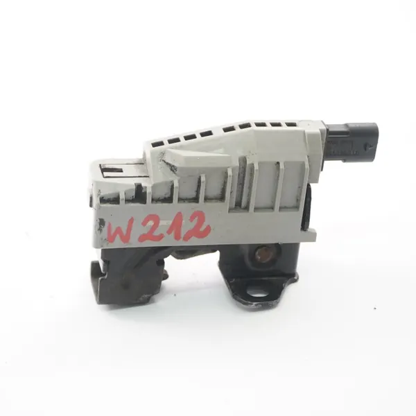 Cerradura capó Mercedes W212 OEM A2128800160 - Usado image 2