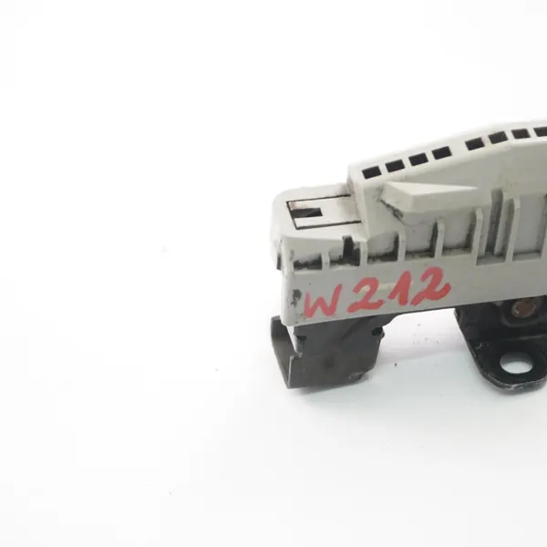 Cerradura capó Mercedes W212 OEM A2128800160 - Usado image 4