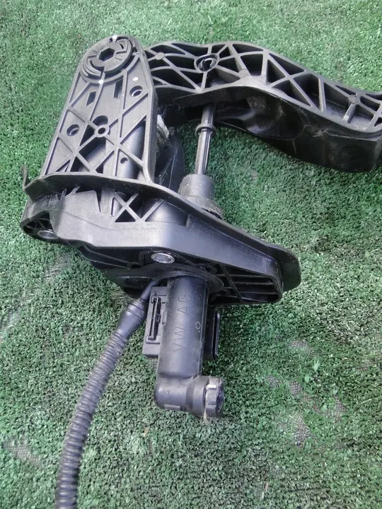 Kytkinpumpun poljinanturi Skoda Fabia III NJ image 3