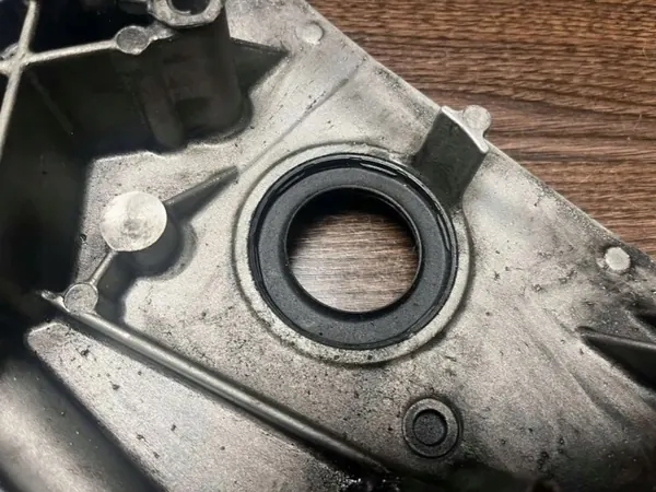 Couvercle de distribution Mercedes-Benz OE R6110151002 image 9