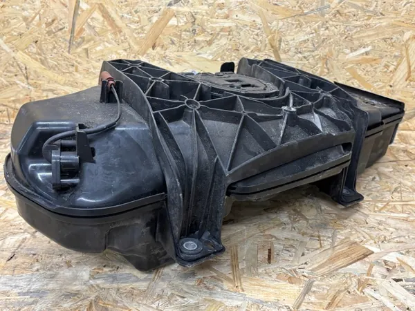 AdBlue-säiliö Audi Q5 II OEM 80A131878AR - Käytetty image 5