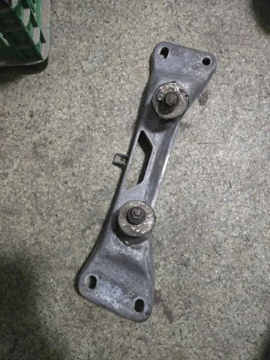 Suporte caixa BMW 5 TOURING E34 OEM 1138578 image 2