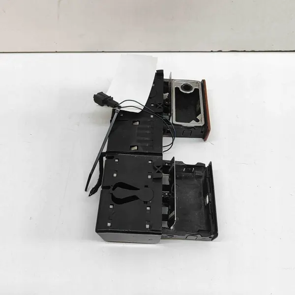 Cinzeiro VW Phaeton OEM 3D0857301D - Estado usado image 3