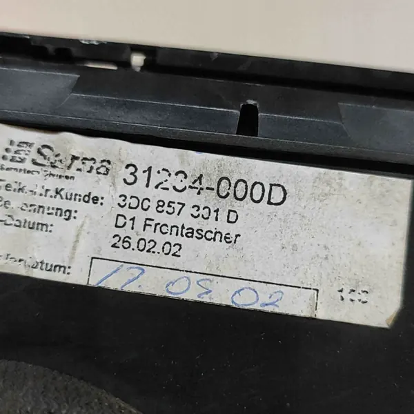 Cinzeiro VW Phaeton OEM 3D0857301D - Estado usado image 4