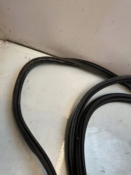 Fiat Doblo II 1.6 Diesel bagageluckstätning OEM 5324234 image 4