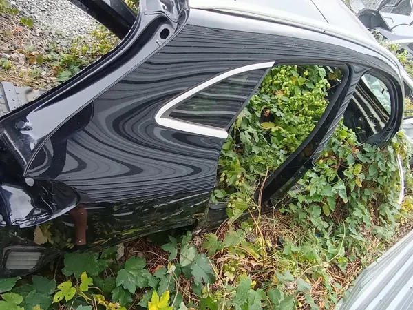 Mercedes GLA Heckkotflügel rechts OEM A2476307101 image 2