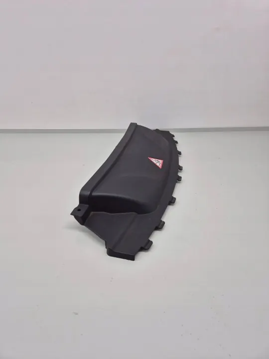 Cubrecinturón delantero OEM 7209617 - Lado derecho image 3