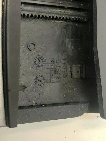 Cinzeiro Audi A6 OEM 346121 - Estado usado image 3