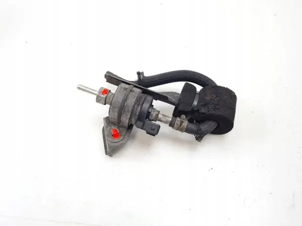 Toyota Verson Polttoainepumppu OEM MAM48724 - Käytetty image 4