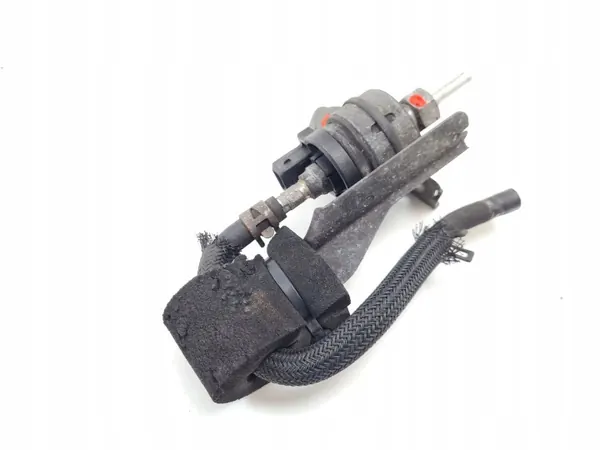 Toyota Verson Polttoainepumppu OEM MAM48724 - Käytetty image 6