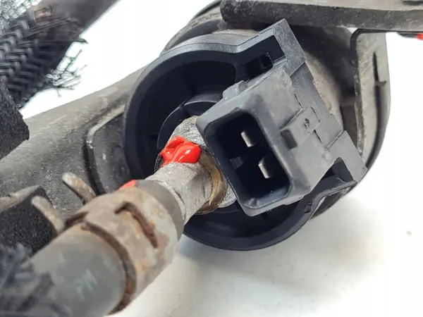 Toyota Verson Polttoainepumppu OEM MAM48724 - Käytetty image 7