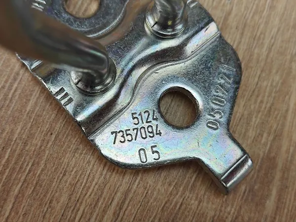 Fecho de porta-malas original BMW G30 G11 G12 7357094 image 4