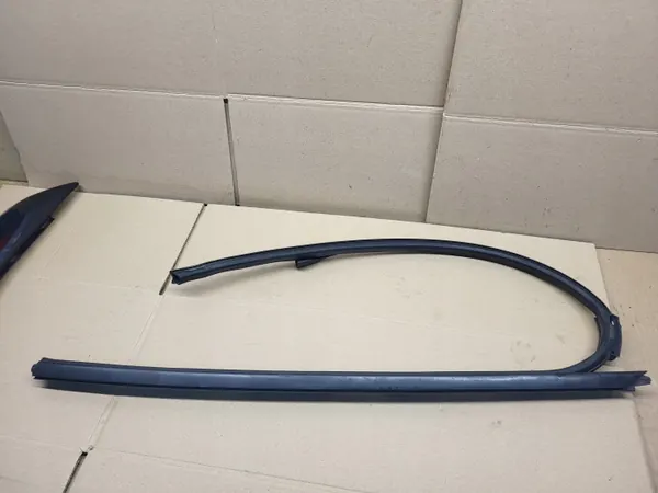 Toyota Supra GR MK5 katto tiiviste vasen OEM 8811005L image 2