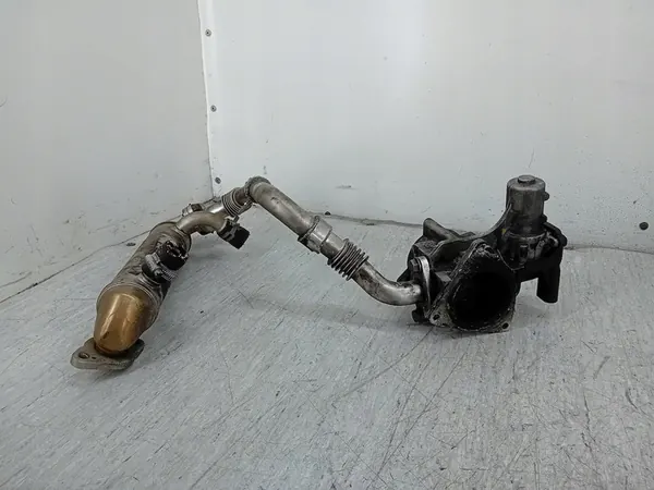 EGR-venttiili jäähdyttimellä VW Crafter 2.5 TDI OEM 076131512F image 3