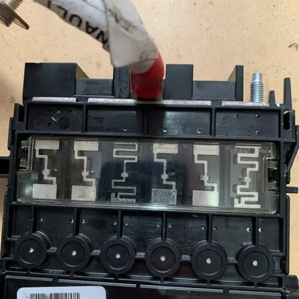 Fusible batterie Renault OE OEM 241148785R - Occasion image 2