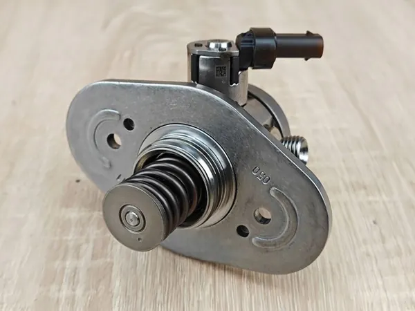 Bomba de inyección OEM 8631642 para motor BMW B48 image 3