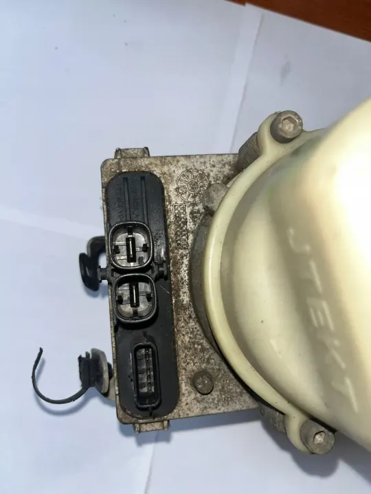 Dacia ohjauspumppu OEM 491108300R - Käytetty image 3