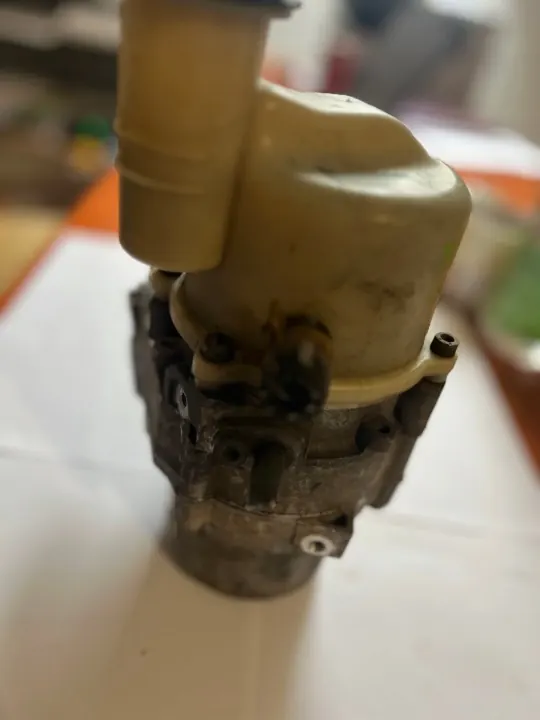 Dacia ohjauspumppu OEM 491108300R - Käytetty image 4