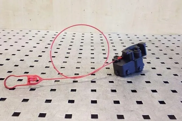 Bränsletanklock AUDI Q5 3.0L diesel 2011 OEM 8K0862153F image 2