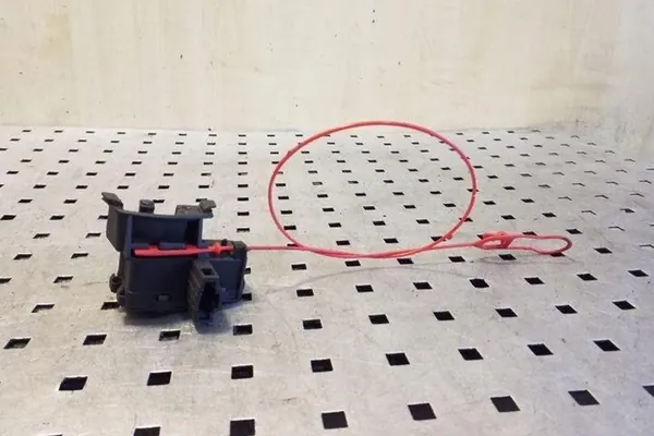 Bränsletanklock AUDI Q5 3.0L diesel 2011 OEM 8K0862153F image 5