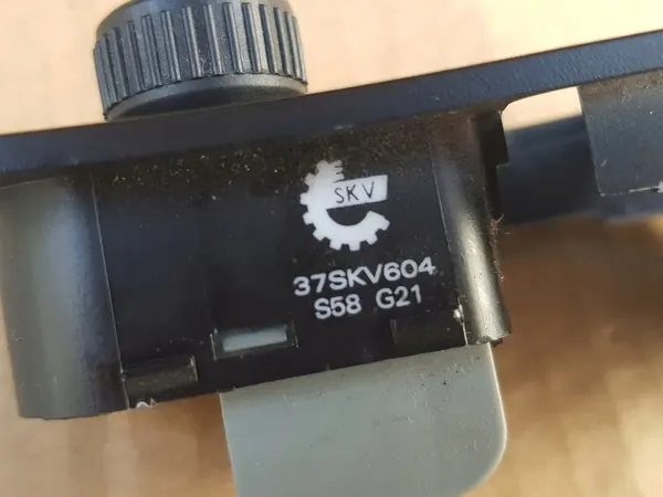 Spiegelverstellpanel - Links Vorne / VW Touran I Caddy III image 10