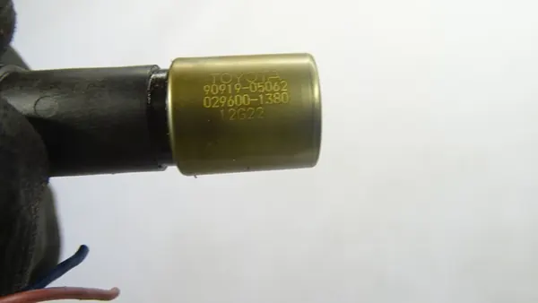 Sensor de posición del cigüeñal Toyota Yaris II 1.0 OEM image 3