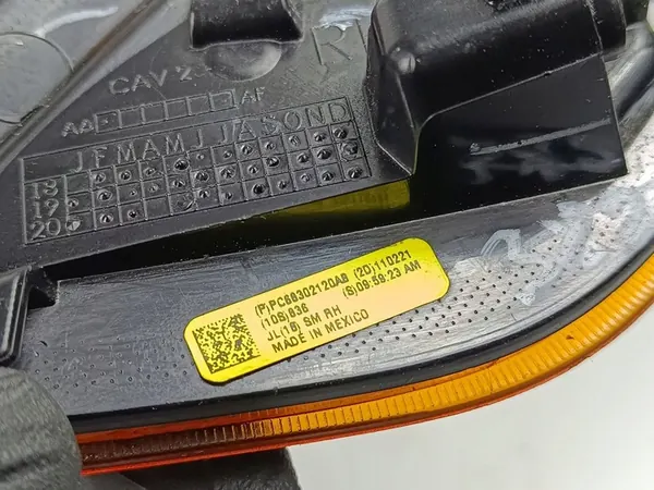 JEEP WRANGLER REFLETOR FRONTAL SINALIZADOR PC68302120AB image 6