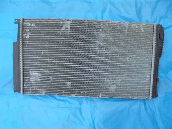 BMW OE 17118672095 Motor Kylare image 2