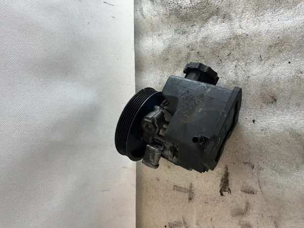 Servostyrningspump Mercedes W220 A0024667401 image 2