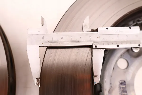 Remschijf Mercedes OE Achter A2064230900 C-Klasse W206, E-Klasse W214, CL image 8