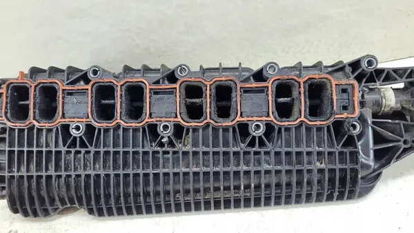 Audi A8 S8 D3 4E 2008 Coletor de admissão OEM 057129711 image 10