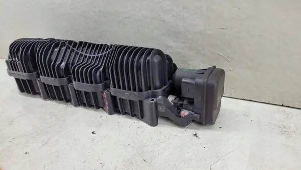 Audi A8 S8 D3 4E 2008 Coletor de admissão OEM 057129711 image 4