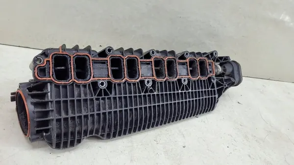 Audi A8 S8 D3 4E 2008 Coletor de admissão OEM 057129711 image 9