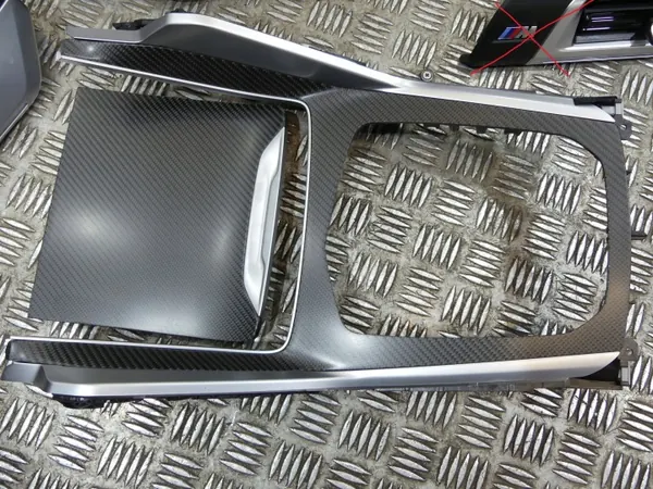 BMW XM Konsol Kolfiber Dekorlist OEM 5A73718 01 image 2
