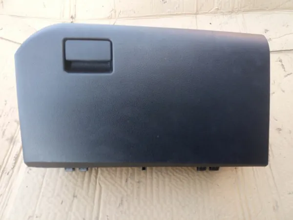 OEM 55550-02290 Passagerarhandskfack Toyota Auris image 2