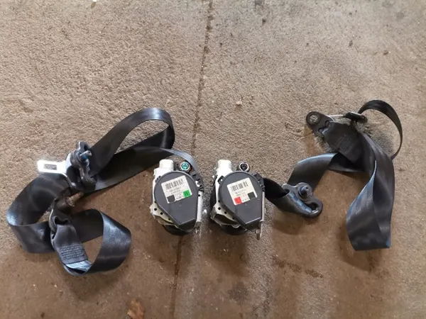Pièce de sécurité avant Ford Kuga mk2 OEM 624436700 image 2