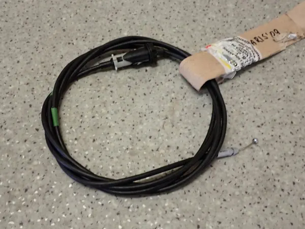 TOYOTA YARIS II 06- Câble de trappe à carburant avec serrure image 2