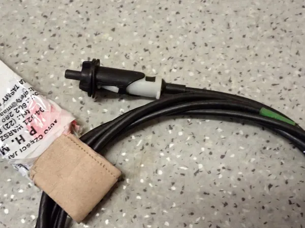 TOYOTA YARIS II 06- Câble de trappe à carburant avec serrure image 5