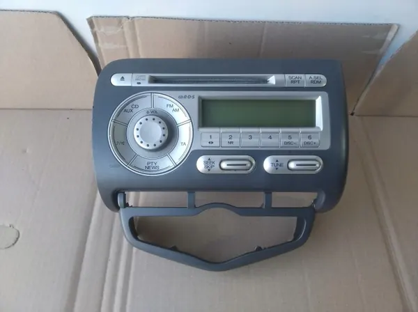 Käytetty Honda OE radio OEM RADIO HONDA JAZZ II image 2