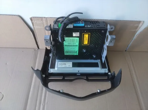 Käytetty Honda OE radio OEM RADIO HONDA JAZZ II image 3