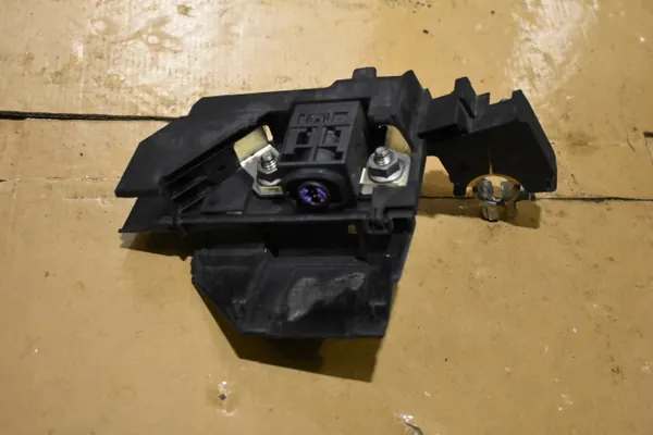 Porsche Säkerhetsproppskena OEM 4F0915519 - Begagnad image 2