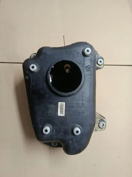 Réservoir AdBlue Opel OE 84243732 pour Insignia B 2.0 CDTI image 2