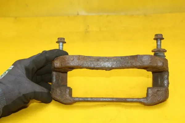 Suporte pinça travão esquerdo dianteiro Ford Transit OEM 4790 image 3