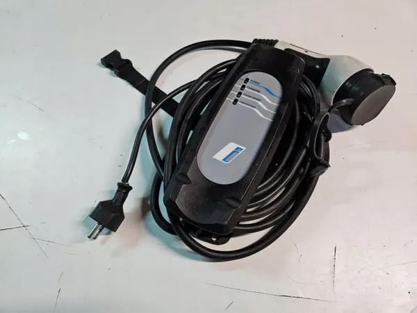 Cable de carga BMW i3 OEM 8606170 - Usado image 3