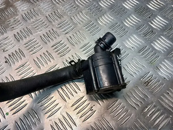 Vattencirkulationspump BMW X6 E71 2009 OEM 9130387 image 4