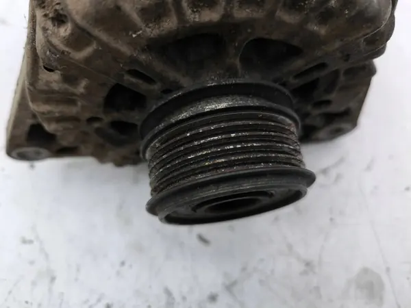 Hyundai i40 2013 Generaattori OEM 2609674 image 4