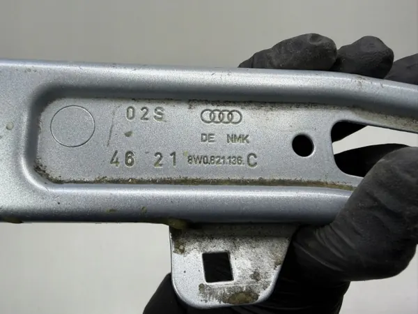 Audi A4 B9 8W vorderer rechter Kotflügelhalter OEM 8W0821136C image 4